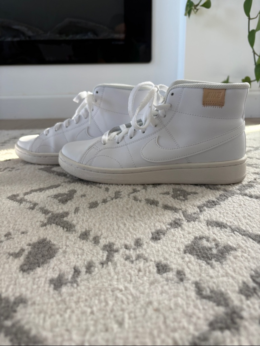 Nike White High-Top Leather -court royale